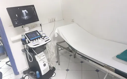 Ultrasound machine and examination bed in the clinic’s ultrasound room.